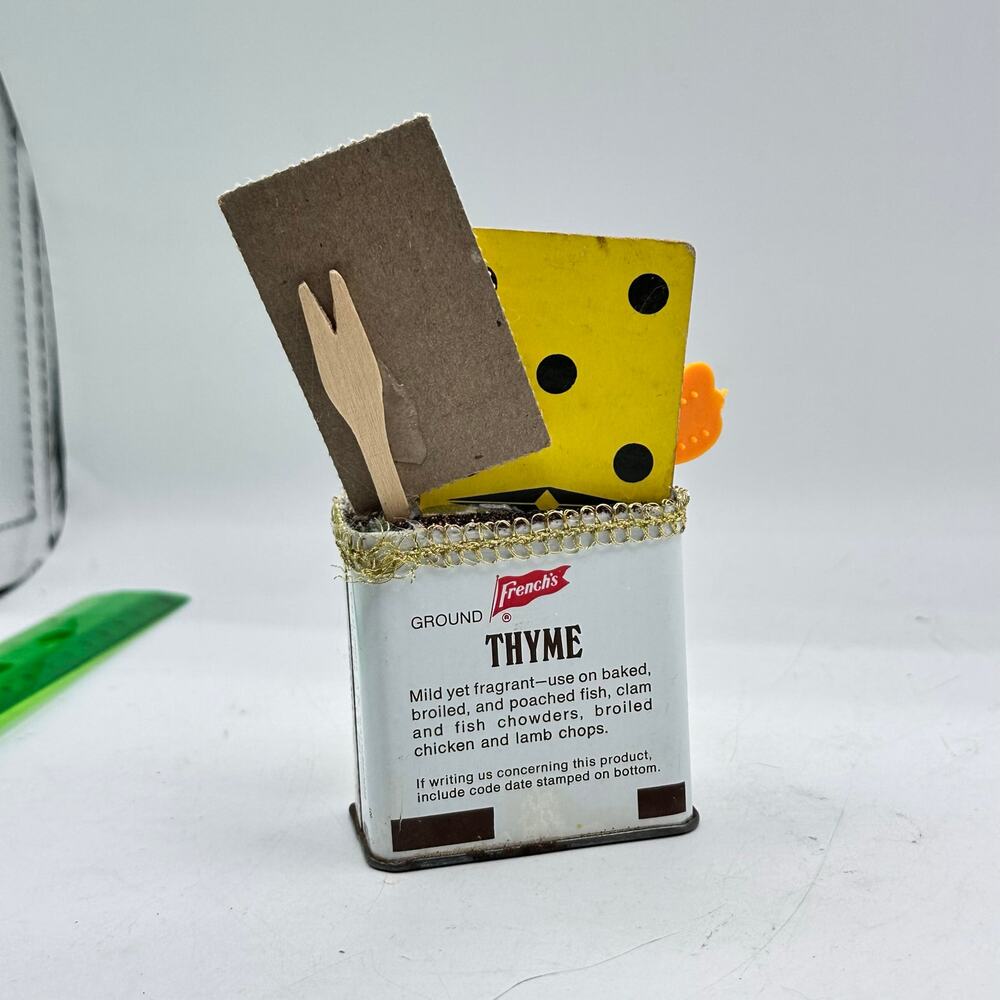 SUPER KITSCH Old Thyme Assemblage - Vintage Toys and Tchotchkes - Picture 4 of 6